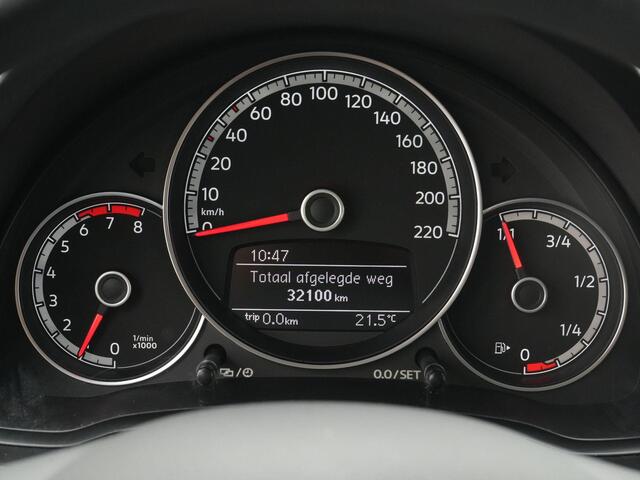 Volkswagen UP! 1.0 65 pk | Achteruitrijcamera | LED dagrijverlichting | Parkeersensoren achter | Cruise Control | Climatronic