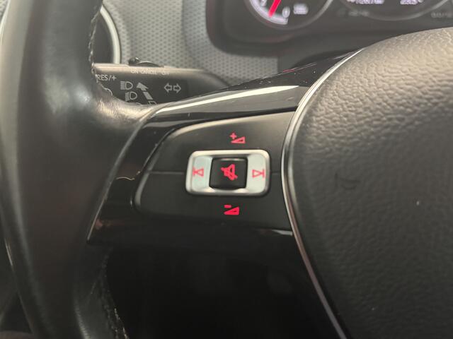 Volkswagen UP! 1.0 Stoelverwarming/Parkeersensoren/ Camera