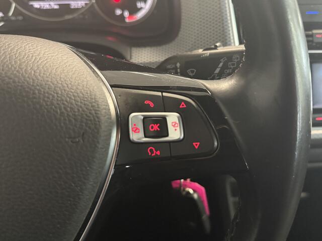 Volkswagen UP! 1.0 Stoelverwarming/Parkeersensoren/ Camera