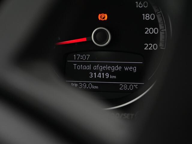 Volkswagen UP! 1.0 60 pk | Achteruitrijcamera | Cruise Control | Airco | LED dagrijverlichting | DAB