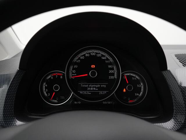 Volkswagen UP! 1.0 60 pk | Achteruitrijcamera | Cruise Control | Airco | LED dagrijverlichting | DAB
