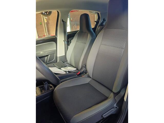 Volkswagen UP! 1.0 beats | Airco | Cruise Controle | Camera | LM velgen |