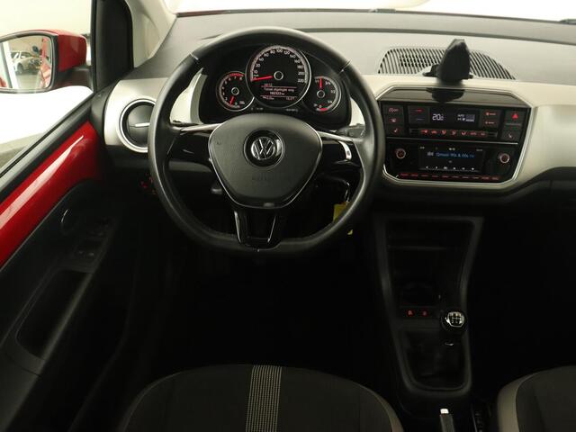 Volkswagen UP! 1.0 High Up! | Stoelverwarming | Climate control | Cruise control | Parkeerhulp | 16'' Lichtmetalen velgen | Bluetooth