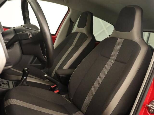 Volkswagen UP! 1.0 High Up! | Stoelverwarming | Climate control | Cruise control | Parkeerhulp | 16'' Lichtmetalen velgen | Bluetooth