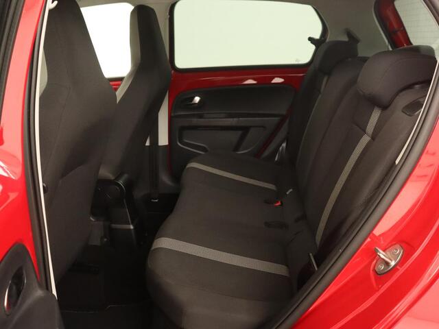 Volkswagen UP! 1.0 High Up! | Stoelverwarming | Climate control | Cruise control | Parkeerhulp | 16'' Lichtmetalen velgen | Bluetooth