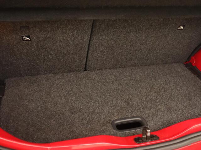 Volkswagen UP! 1.0 High Up! | Stoelverwarming | Climate control | Cruise control | Parkeerhulp | 16'' Lichtmetalen velgen | Bluetooth