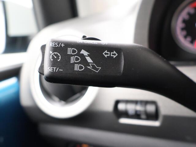 Volkswagen UP! 1.0 BMT high up! | 60 PK | Climate control | Voorstoelen verwarmd | Cruise control |