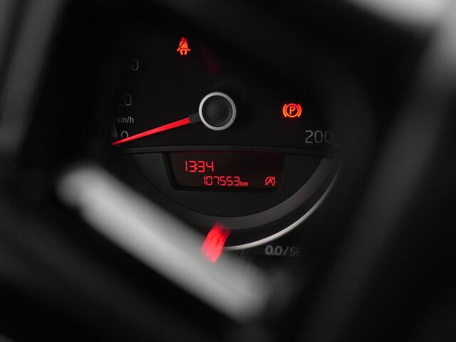 Volkswagen UP! 1.0 65 pk High Up! BlueMotion | Navigatie | Parkeersensoren achter | Cruise Control