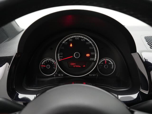 Volkswagen UP! 1.0 65 pk High Up! BlueMotion | Navigatie | Parkeersensoren achter | Cruise Control