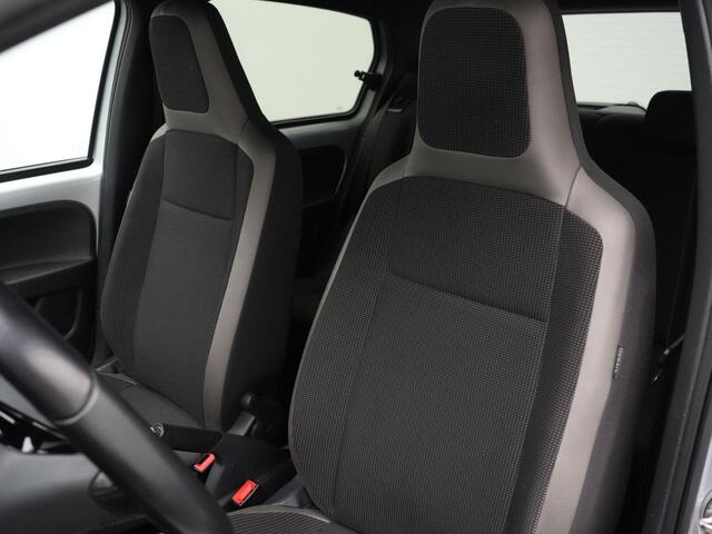 Volkswagen UP! 1.0 65 pk High Up! BlueMotion | Navigatie | Parkeersensoren achter | Cruise Control