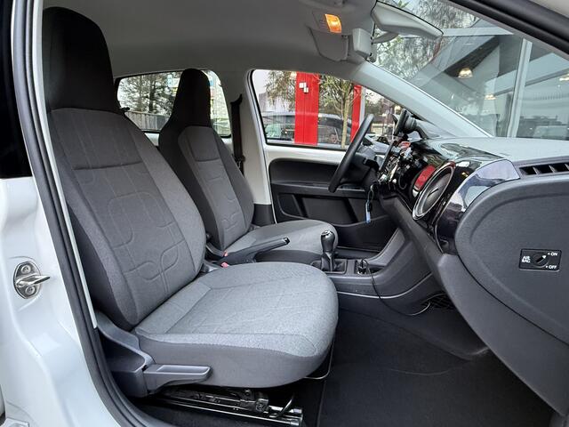 Volkswagen UP! 1.0 MOVE UP! 5 DEURS *!* AIRCO/ NAVIGATIE/ 91 DKM *!*