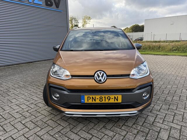 Volkswagen UP! 1.0 BMT Cross up! Cruise Control Climate Control PDC DAB Achteruitrijcamera Lichtmetalen velgen Stoelverwarming