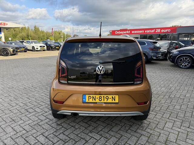 Volkswagen UP! 1.0 BMT Cross up! Cruise Control Climate Control PDC DAB Achteruitrijcamera Lichtmetalen velgen Stoelverwarming