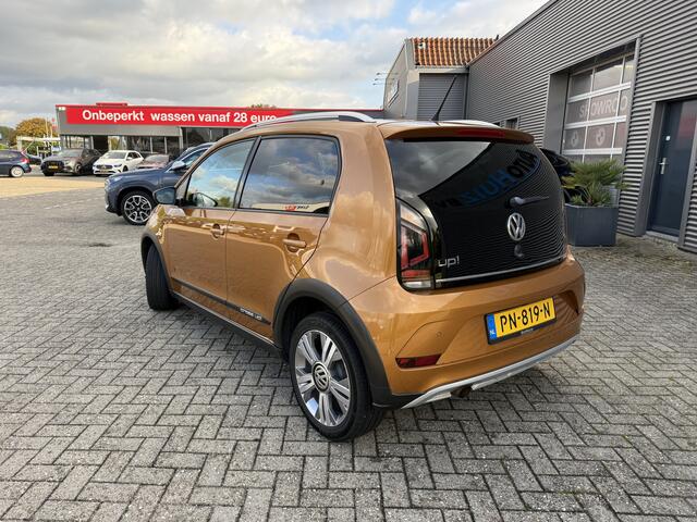Volkswagen UP! 1.0 BMT Cross up! Cruise Control Climate Control PDC DAB Achteruitrijcamera Lichtmetalen velgen Stoelverwarming