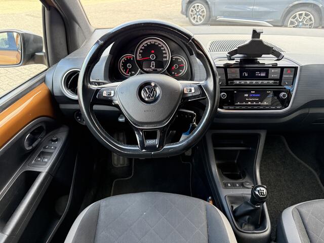 Volkswagen UP! 1.0 BMT Cross up! Cruise Control Climate Control PDC DAB Achteruitrijcamera Lichtmetalen velgen Stoelverwarming