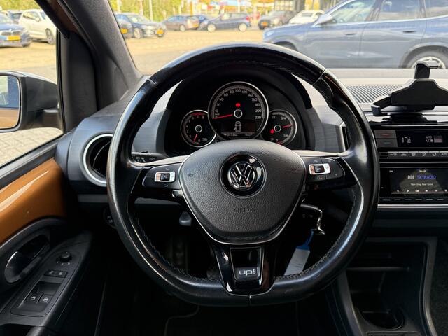 Volkswagen UP! 1.0 BMT Cross up! Cruise Control Climate Control PDC DAB Achteruitrijcamera Lichtmetalen velgen Stoelverwarming