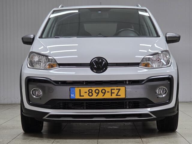 Volkswagen UP! 1.0 TSI BMT Cross UP!/ 90pk!/ Facelift/ Stoelverw./ 16'' LMV/ Maps + More/ LED Dagrijverl./ Cruise!/ Bluetooth/ PDC/ Extra getint glas/ Multi. LEDER. Stuur/ Airco/ C.V. Afstand/ Elek. pakket/ Dakrails.