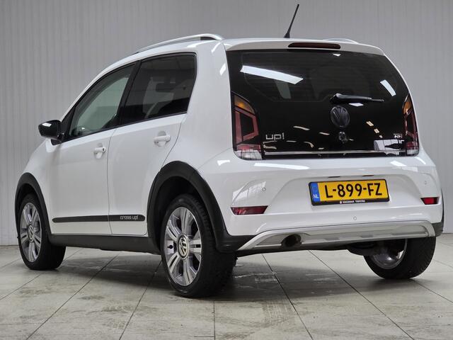 Volkswagen UP! 1.0 TSI BMT Cross UP!/ 90pk!/ Facelift/ Stoelverw./ 16'' LMV/ Maps + More/ LED Dagrijverl./ Cruise!/ Bluetooth/ PDC/ Extra getint glas/ Multi. LEDER. Stuur/ Airco/ C.V. Afstand/ Elek. pakket/ Dakrails.