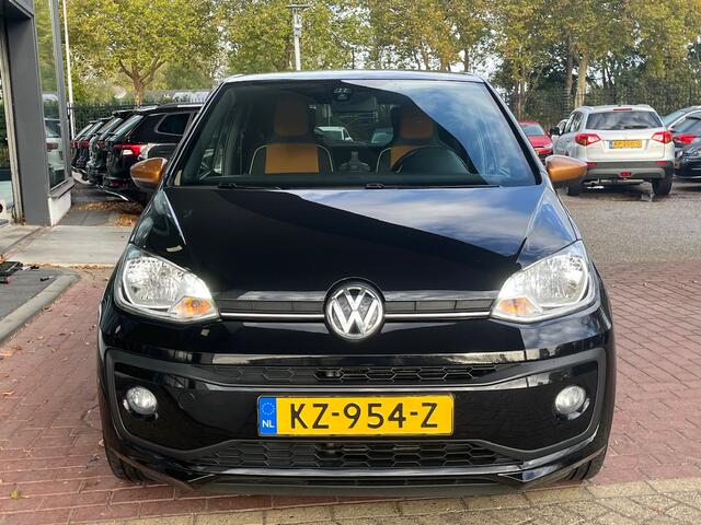 Volkswagen UP! 1.0 BMT high up! / Stoelverwarming / 15 Inch / Alcantara / Cruise control / Camera / Parkeersensoren Achter / Getint glas