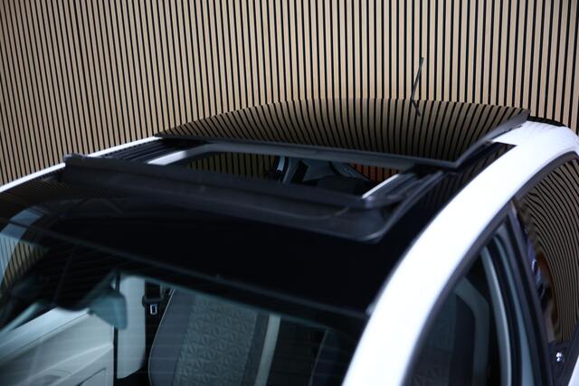 Volkswagen UP! 1.0 TSI Beats Up! 90pk PANO BT PDC STOELVW CRUISE ECC '17