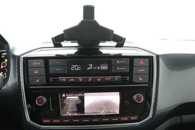 Volkswagen UP! 1.0 R-Line BOVAG Garantie | Stoelverwarming | Camera | Cruise Control | Lederen stuurwiel