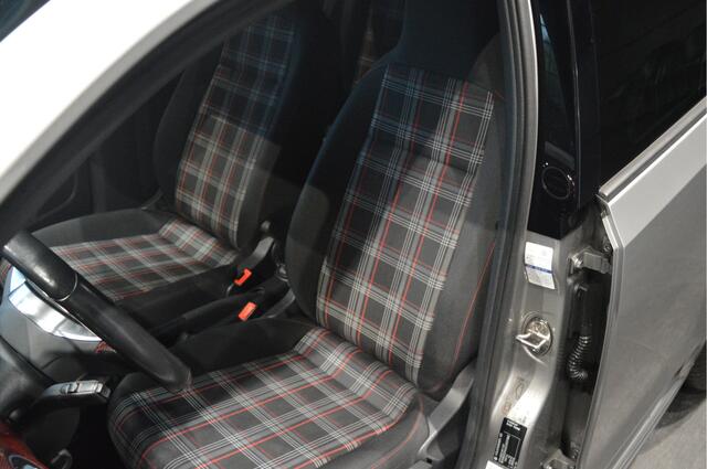 Volkswagen UP! 1.0 TSI GTI clima camera pdc cruise 17 inch !!