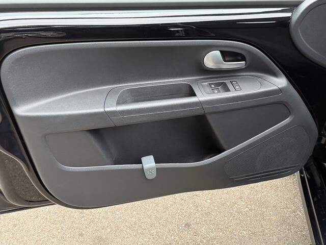 Volkswagen UP! 1.0 5-deurs | Camera | Cruise | Airco | Bluetooth | PDC | Rijklaar incl. 1 jaar Bovag garantie