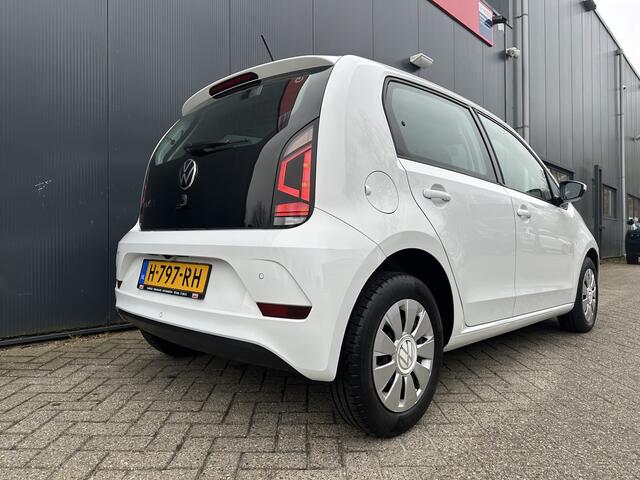 Volkswagen UP! 1.0 BMT move up! | Aur Camera | Clima