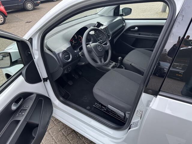 Volkswagen UP! 1.0 BMT move up! | Aur Camera | Clima