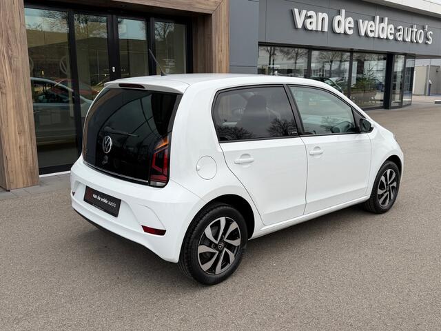 Volkswagen UP! 1.0 Active 5-deurs | Lichtmetalen velgen | Mistlampen | Extra getint glas | Leder stuurwiel | Stoelverwarming | Bluetooth | Rijklaar incl. garantie