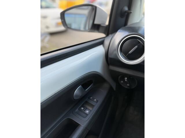 Volkswagen UP! 1.0 BMT move up!