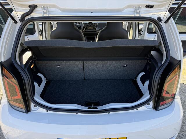 Volkswagen UP! 1.0 BMT move up!5 drs ! Navi,airco. Koppeling/riem nieuw !!