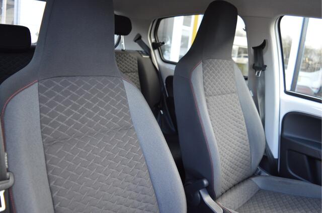 Volkswagen UP! 1.0 75PK BMT high up! Airco / Lmv 16" / Pdc / Priv.glass