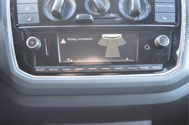 Volkswagen UP! 1.0 75PK BMT high up! Airco / Lmv 16" / Pdc / Priv.glass