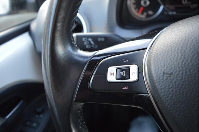 Volkswagen UP! 1.0 75PK BMT high up! Airco / Lmv 16" / Pdc / Priv.glass