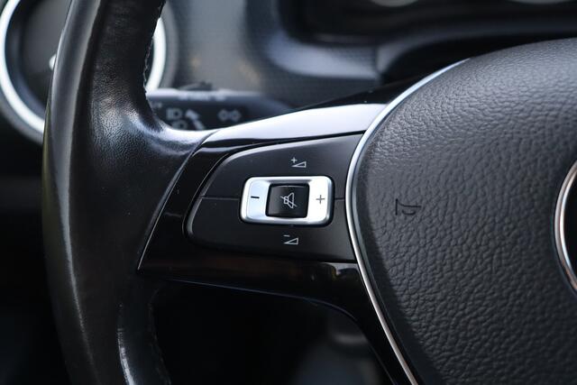 Volkswagen UP! 1.0 BMT high up! | Stoelverwarming | Climate Control | Cruise Control | DAB