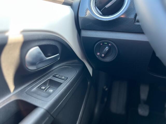 Volkswagen UP! 1.0 65pk Airco Bluetooth DAB Lane Assist