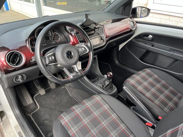 Volkswagen UP! 1.0 TSI GTI / CRUISE/ STOELVERWARMING/ PARKEERSENSOREN/ CAMERA/ BEATS AUDIO/ AIRCO/ BLUETOOTH/ DAB/ 17'' LMV