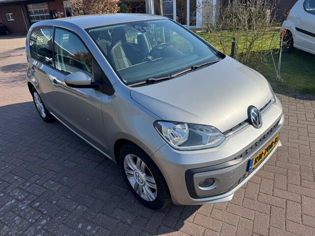 Volkswagen UP! 1.0 BMT high up! *Camera*Cruise *Dealer onderhouden!