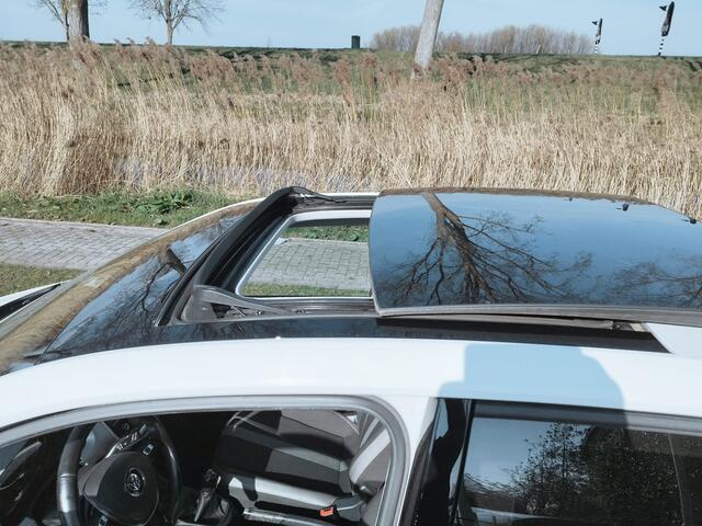 Volkswagen UP! 1.0 TSI BMT high up! ** PANO DAK ** Clima ** Cruise **