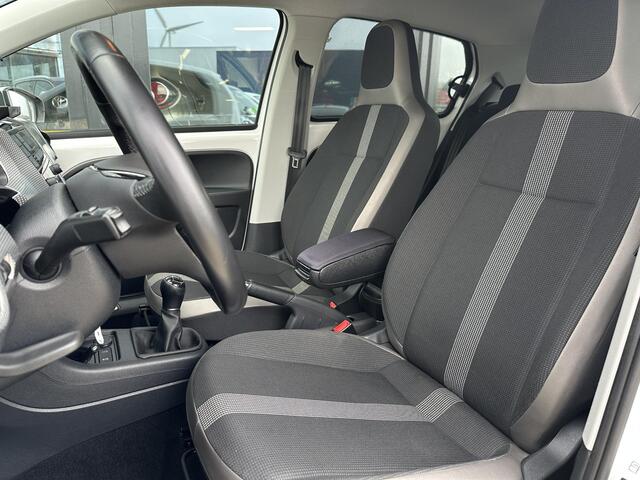 Volkswagen UP! 1.0 BMT high up! NL AUTO | Zeer Nette Staat | 2e Eigenaar | Luxe Stoelen | Stoelverwarming | Cruise Control | Climate Control | 5 Deurs | Lichtmetalen Velgen | Armsteun | APK tot 25-03-2027 | DAB |