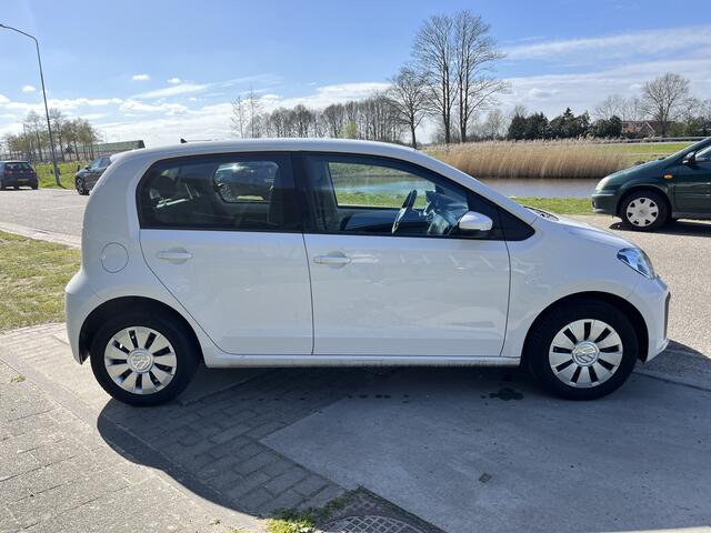 Volkswagen UP! 1.0 BMT move up! / Airco / DAB / Centr. deurvergrendeling / NAP / 2e Paasdag open 09.00-17.00 uur