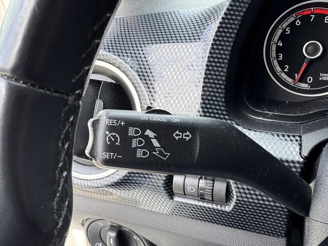 Volkswagen UP! 1.0 MPI 60pk BMT move up! Cruise Control Camera PDC DAB Elektrische spiegels Airco