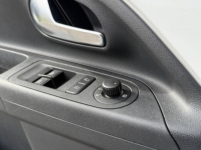 Volkswagen UP! 1.0 BMT 75pk cross up! | Cruise control | Climate control | 5 Deurs | Stoelverw.