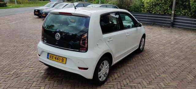 Volkswagen UP! 1.0 High Line 5 deurs , ECC , PDC achter