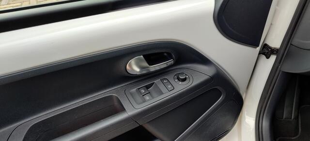 Volkswagen UP! 1.0 High Line 5 deurs , ECC , PDC achter