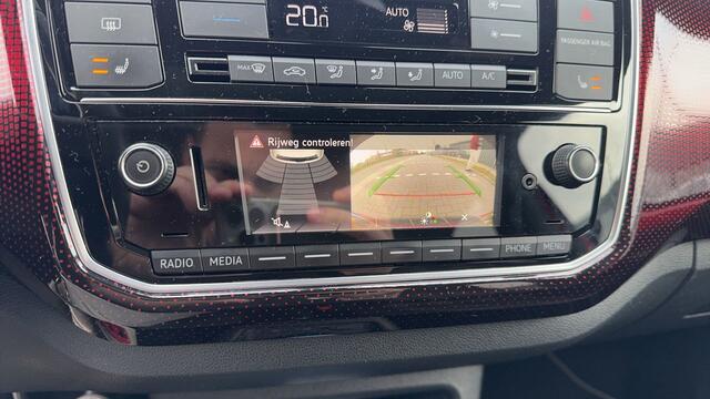 Volkswagen UP! GTI 1.0 TSI 115pk | Pano | Camera | Stoelverw. | 17" | Cruise