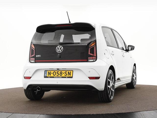 Volkswagen UP! 1.0 TSI 115pk GTI · Camera · P-Sensoren · Cruise Control · Stoelverwarming · Climatronic · 17'' Inch ·