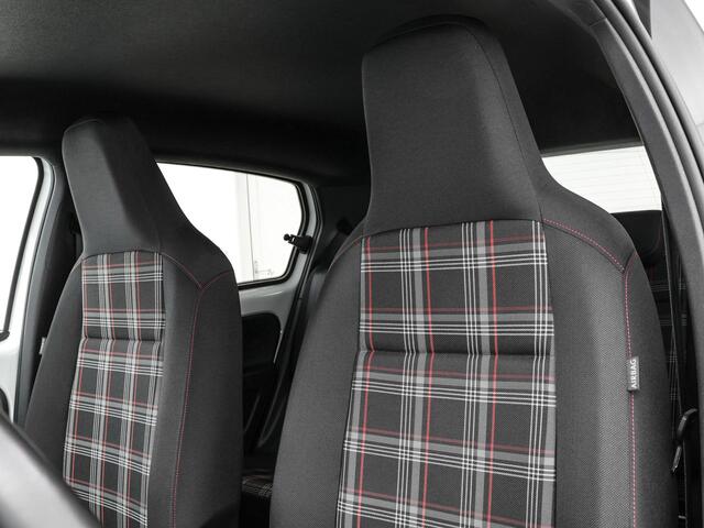 Volkswagen UP! 1.0 TSI 115pk GTI · Camera · P-Sensoren · Cruise Control · Stoelverwarming · Climatronic · 17'' Inch ·