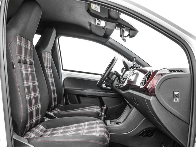 Volkswagen UP! 1.0 TSI 115pk GTI · Camera · P-Sensoren · Cruise Control · Stoelverwarming · Climatronic · 17'' Inch ·